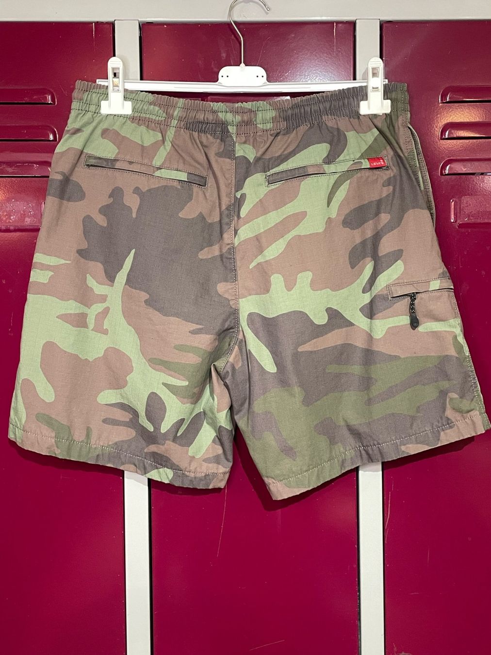 Levi's Pantaloni: LEVI'S CAMO SHORTS SZ: M – Usato da Cortaillod venduto da Stay_Alive_vintage 1