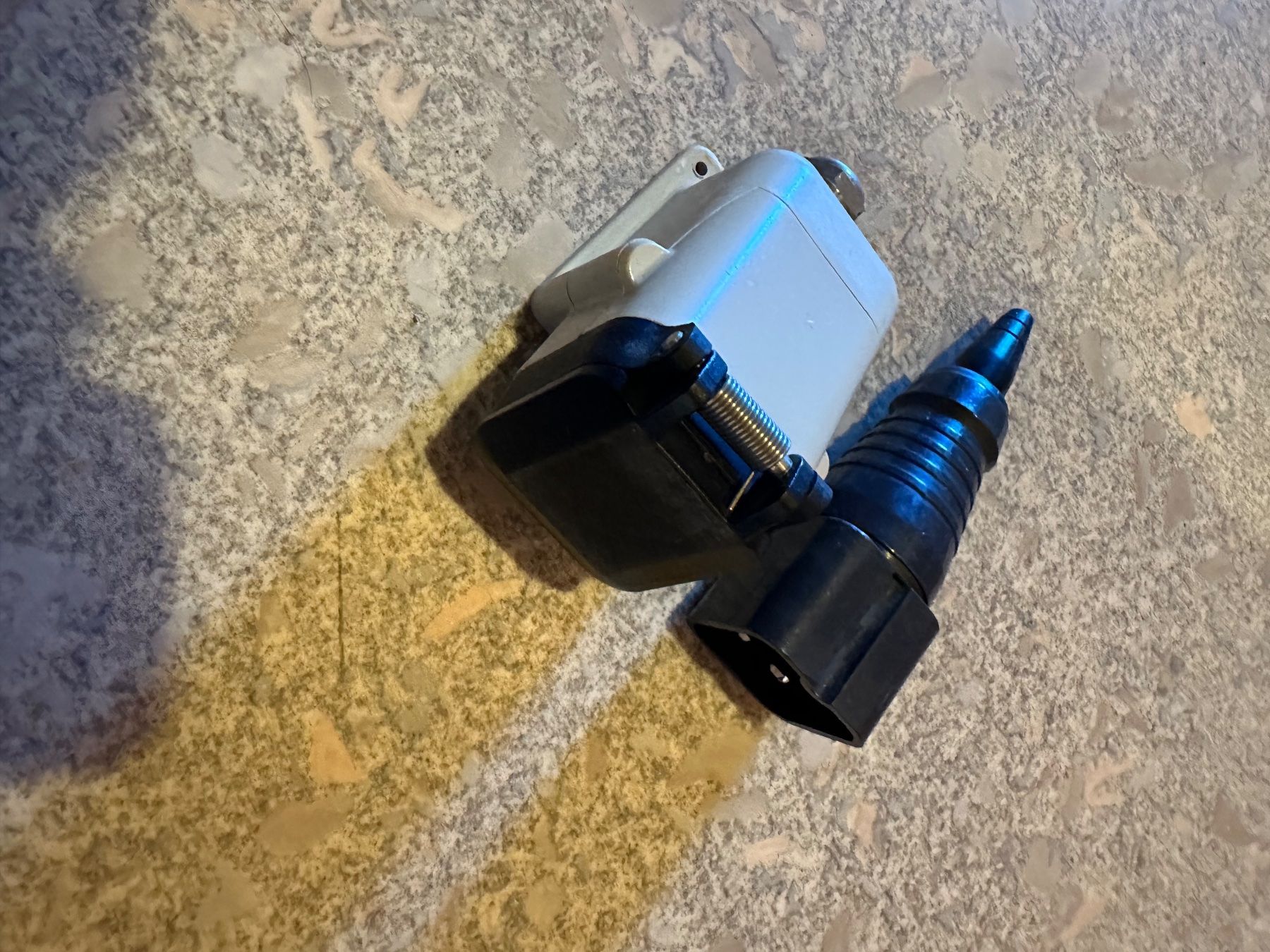 Spine: J 15 5 Poliger Stecker und Steckdose Wanddose – Usato da Huttwil venduto da Bolpa