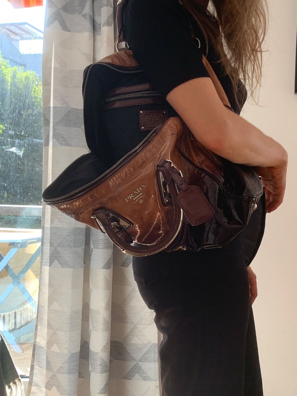 Prada Taschen für Damen: PRADA LACKLEDER-HANDTASCHE – Gebraucht aus Zürich von Claire_ZH 3