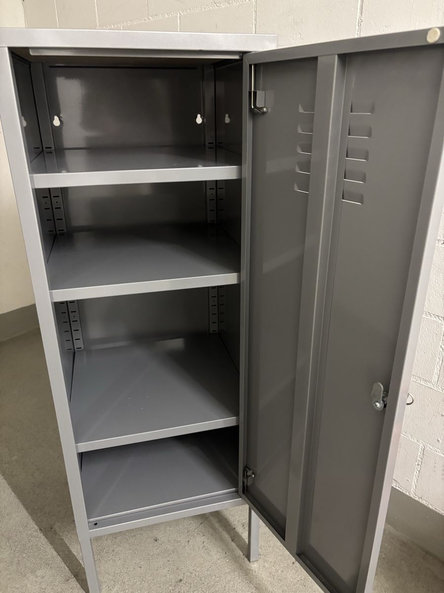 Metallschrank, abschliessbar, Ikea PS Spind (Gebraucht) in Ostermundigen für CHF 52 – nur Abholung auf Ricardo kaufen