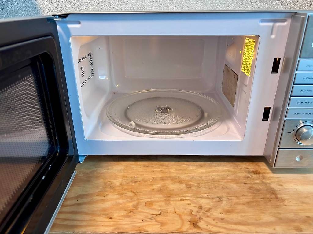 Weber Elettrodomestici da cucina: Weber Home Microwave - good condition – Usato da Luzern venduto da boo_z52z 1