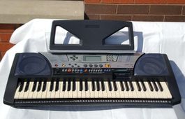YAMAHA PSR-340 Keyboard Synthesizer