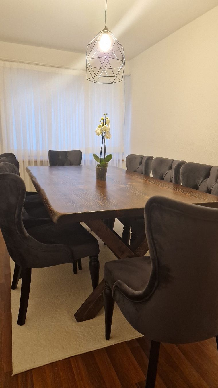 Set di tavolo e panche: Holztisch + 8 Stühle – Nuovo (secondo la descrizione) da Winterthur venduto da Adilkalayci