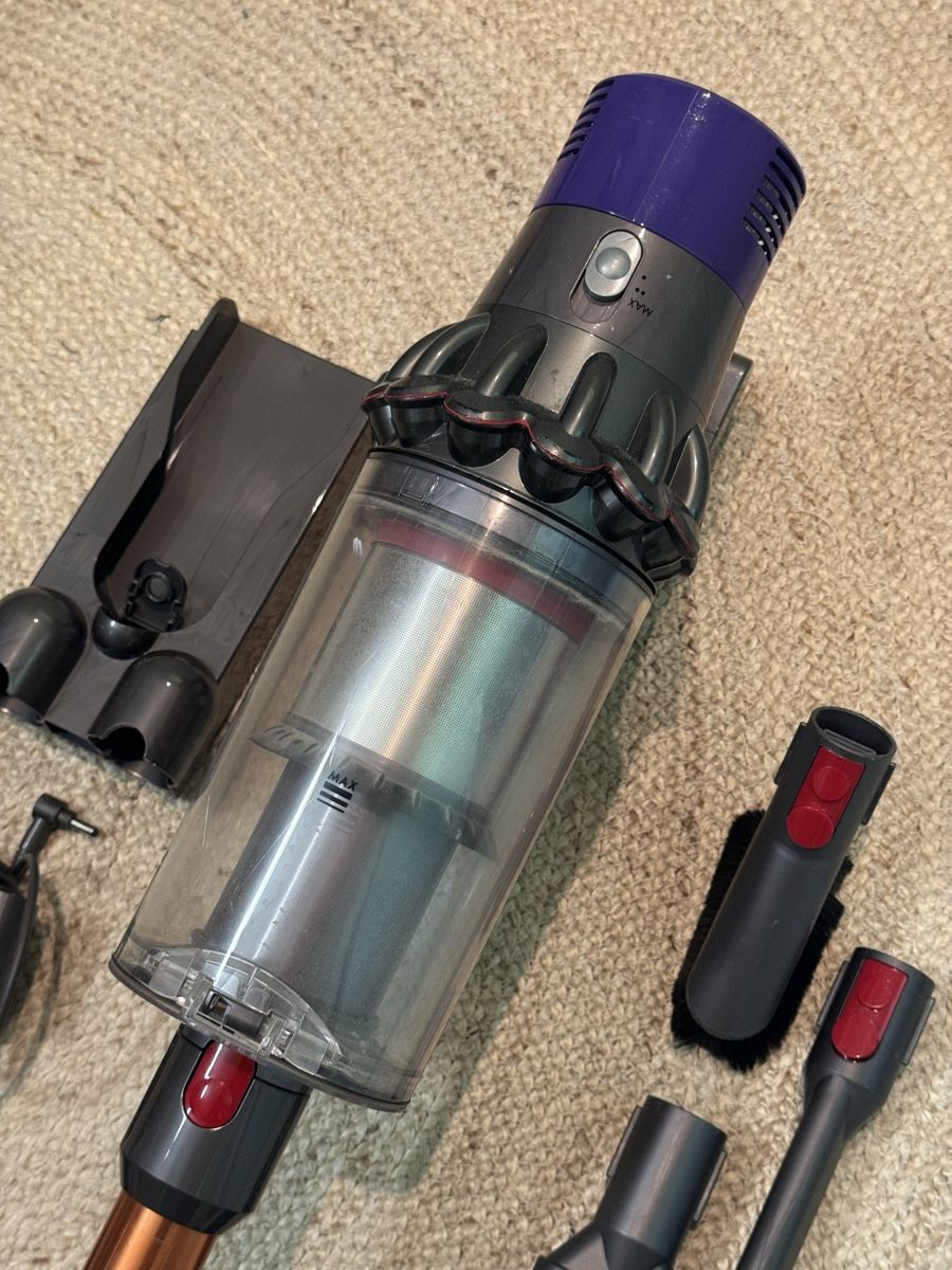 Dyson Staubsauger & Zubehör: Dyson Staubsauger I Full-Set – Defekt aus Horgen von uni-sales 3