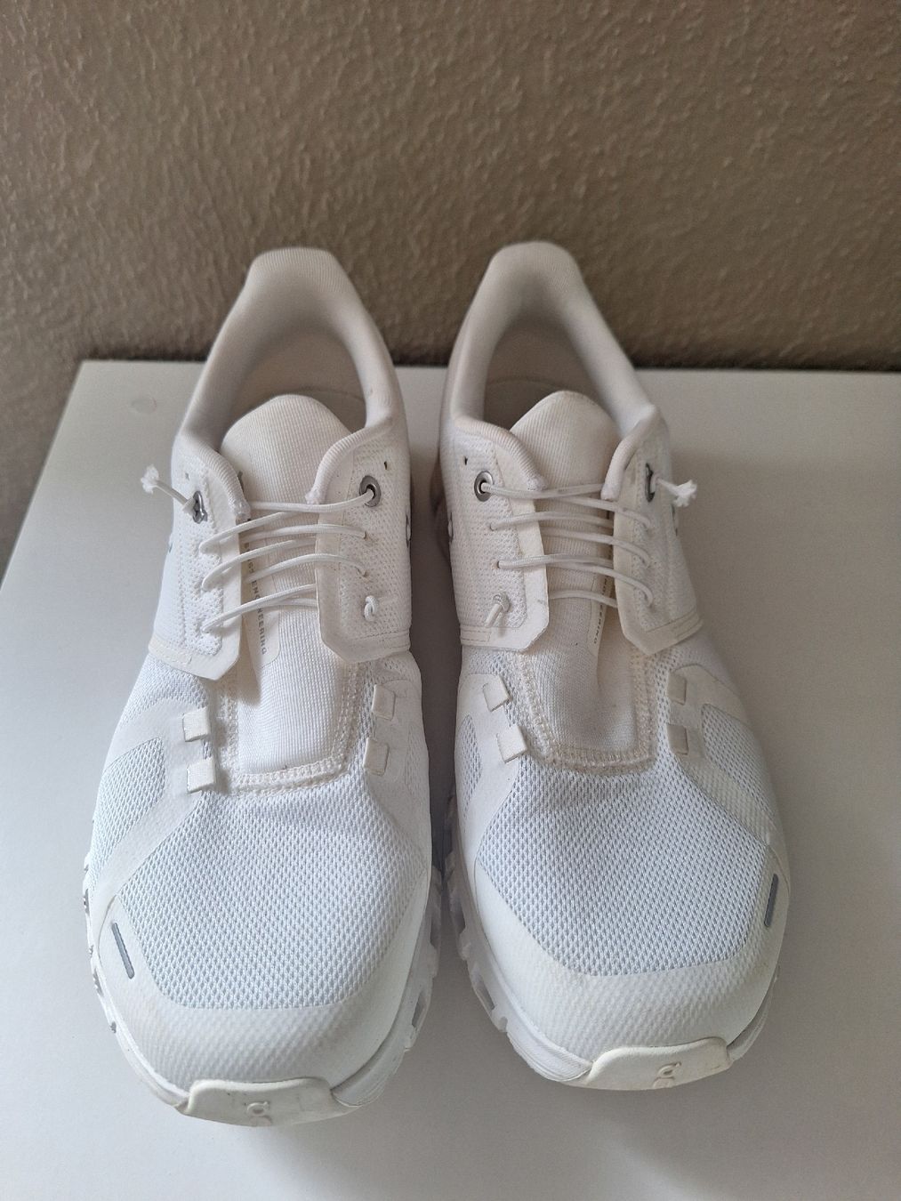 On Scarpe da donna: On Schuhe Cloud weiss 40.5 - 3x getragen – Nuovo (secondo la descrizione) da Weisslingen venduto da Soma22 2