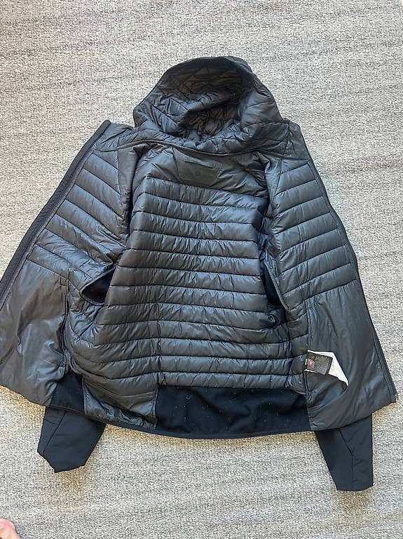Lululemon Giacche: LuLuLemon Down For It All - Mens Jacket (Black / Medium) – Usato da Thalwil venduto da pal_x28f 3