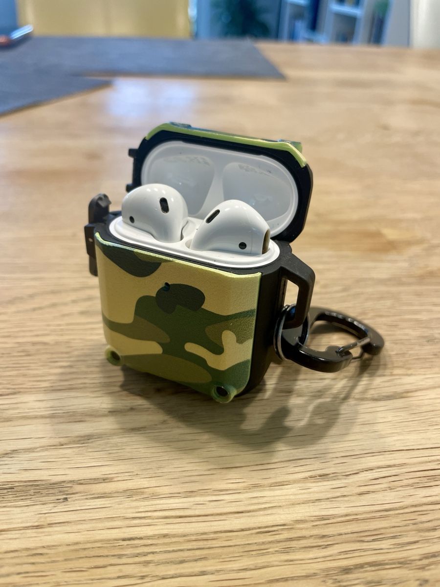 Apple Kopfhörer: AirPods Gen 2 mit Lightning Kabel + Hülle – Neu (gemäss Beschreibung) aus Schneisingen von esz_l8bn 1