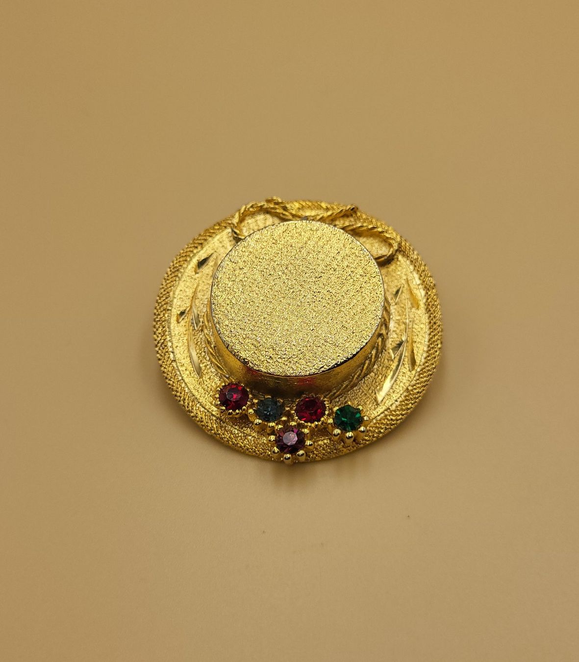 Spille & Fermagli: Goldene Brosche Hut mit Strass Steinen – Usato da Wald ZH venduto da SwissPawnshop 4