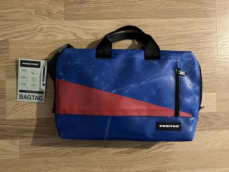 FREITAG F304 MOSS – Neu mit Bagtag – Blau/Rot – Original