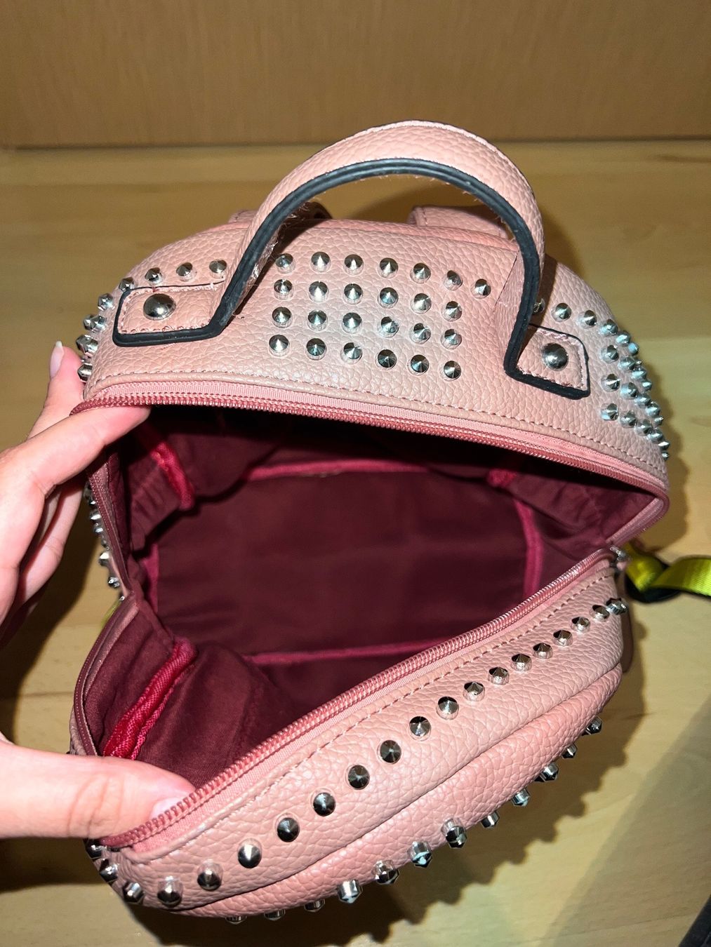 Zaini: Rucksack mit Nieten – Usato da Rorschacherberg venduto da Cassandra_Noire 2