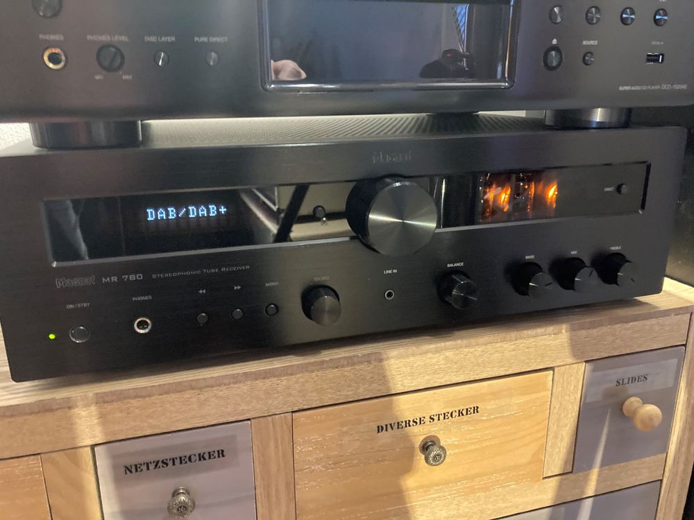 Amplificador Estéreo Híbrido Magnat MR 780 - 180W Por Canal, Tubos De Preamplificación, Bluetooth AptX, Radio DAB/FM