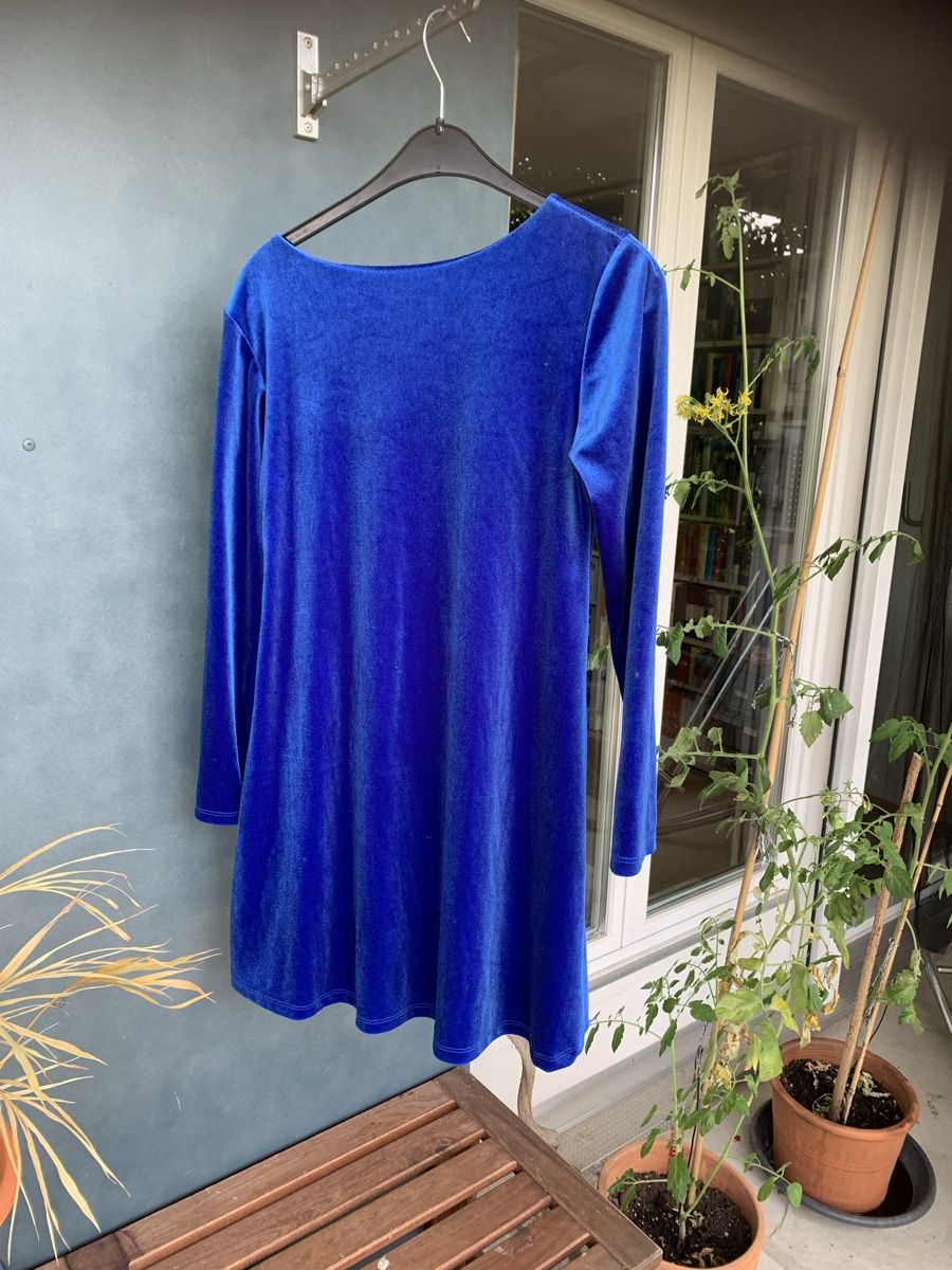 Kleider: Samtkleid Blau, Gr.M – Gebraucht aus Uster von Flummi 1