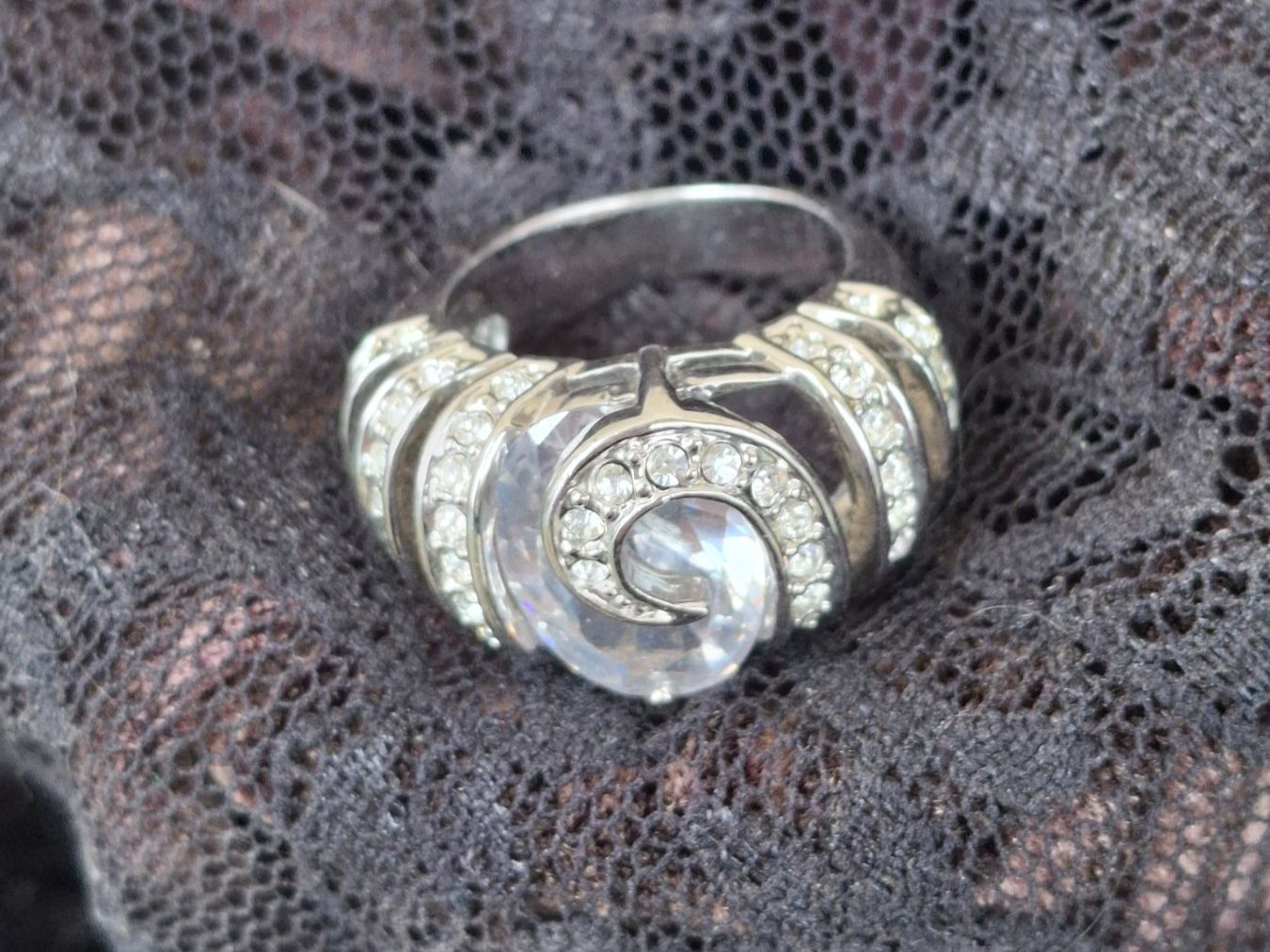 Anelli: Funkelnder Spiral Cocktail Ring Modeschmuck opulent Gr.18 mm – Usato da Münchenbuchsee venduto da babilibern