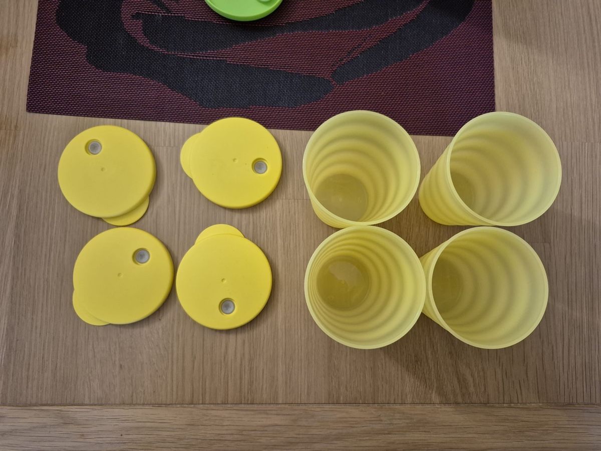 Tupperware Contenitori & Simili: Tupperware Trinkbecher gelb mit Deckel – Usato da Aarau Rohr venduto da keedom 1