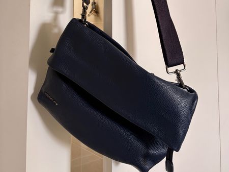 Dunkelblaue Ledertasche von Mandarin Duck, neuwertig