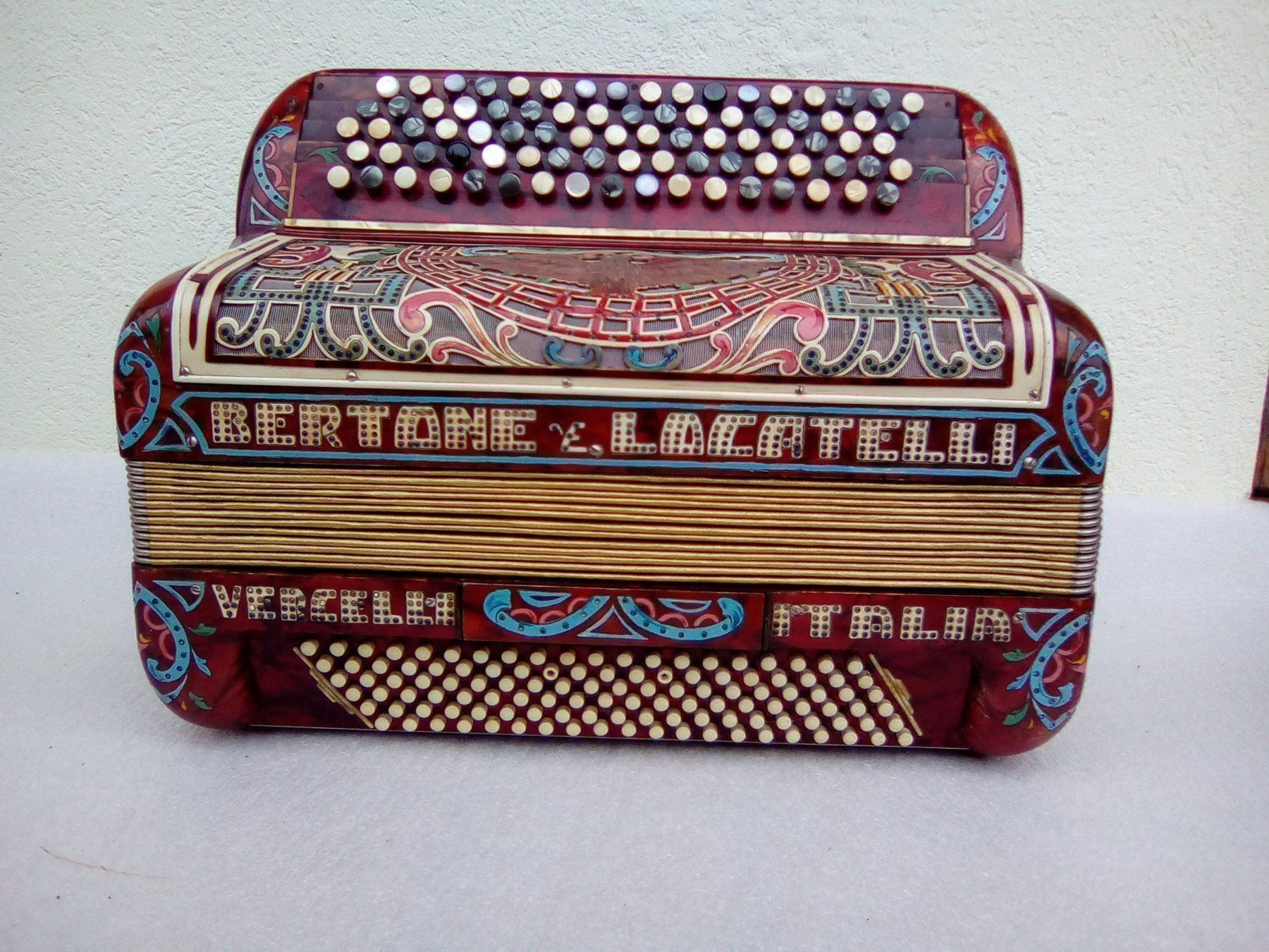 Musikinstrumente: Handharmonika Bertone & Locatelli 1921-1949 – Gebraucht aus Stüsslingen von Toppix