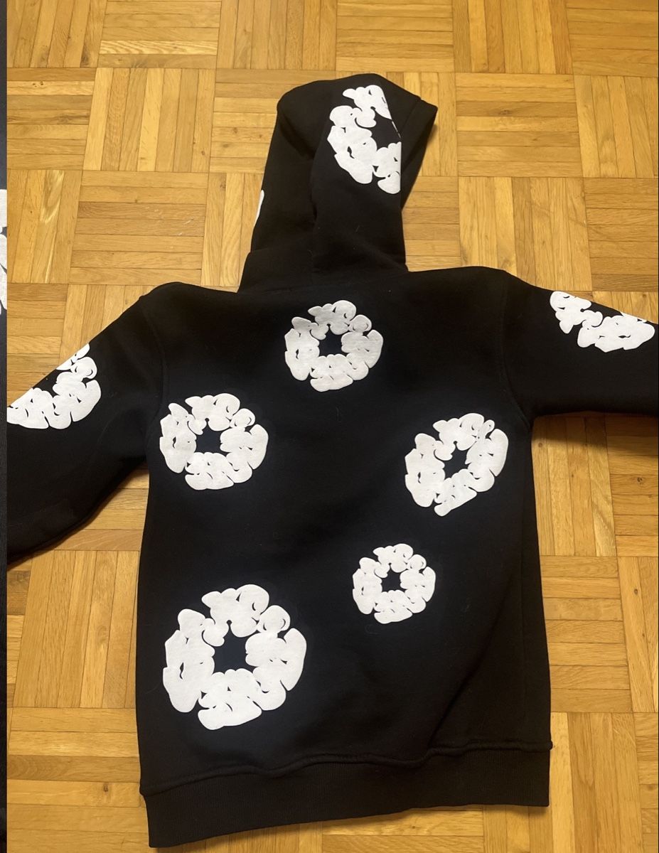 Pullover & Sweatshirts: Schwarzer Blumen Hoodie – Gebraucht aus Wetzikon ZH von eli_kg9j 3