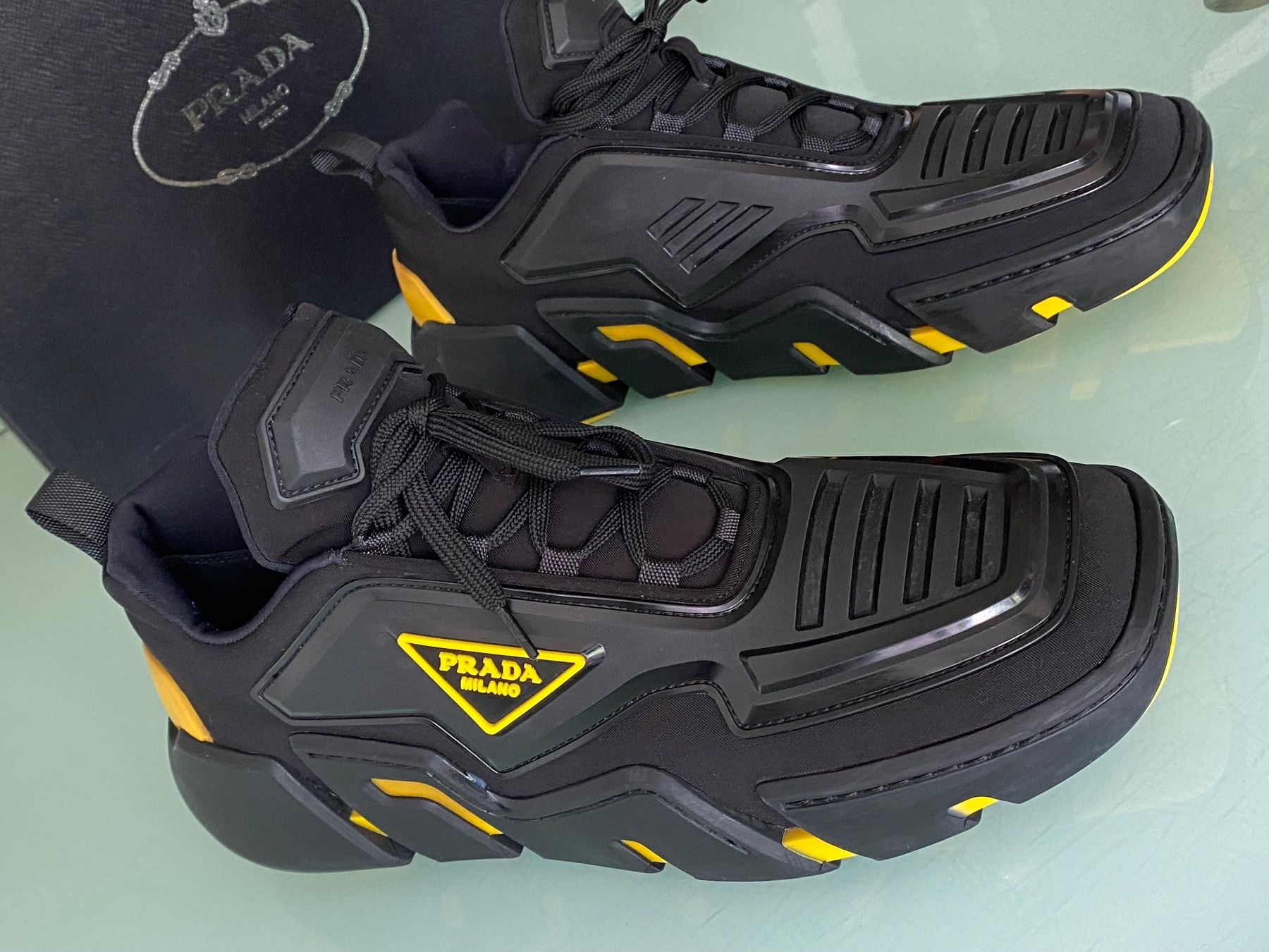 Prada Herrenschuhe: PRADA Techno Stretch Gummi Leder Low Top Sneakers 43.5 – Gebraucht aus Kreuzlingen von kruezbiz 4