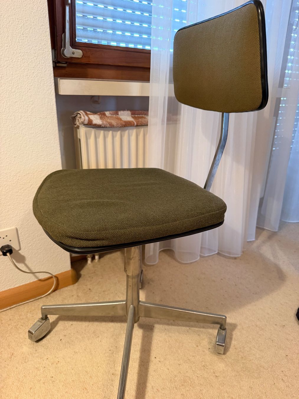 Chaises: Antiker Bürostuhl – D'occasion à Therwil par NK99