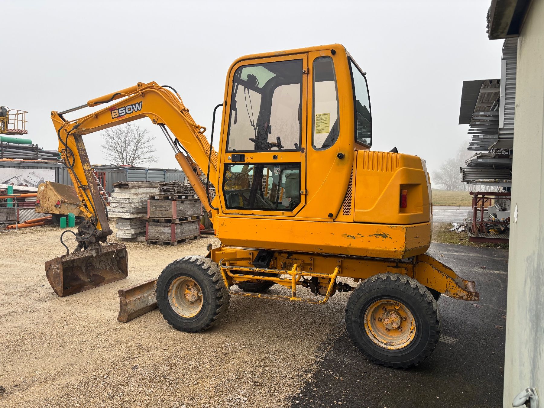 Yanmar Escavatori: Bagger Yanmar 5,5t / Radbagger / Pneubagger / Mobilbagger – Usato da Courgevaux venduto da Querly 5
