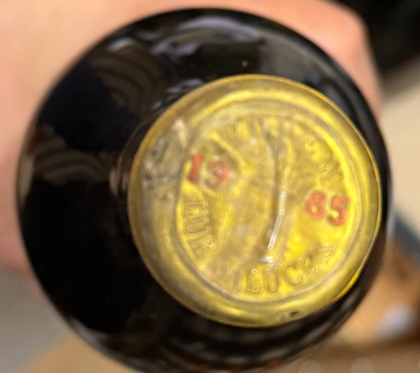 Yquem Vino: Château d’Yquem 1985 – Nuovo e nell'imballaggio originale da Troinex venduto da Airain 1