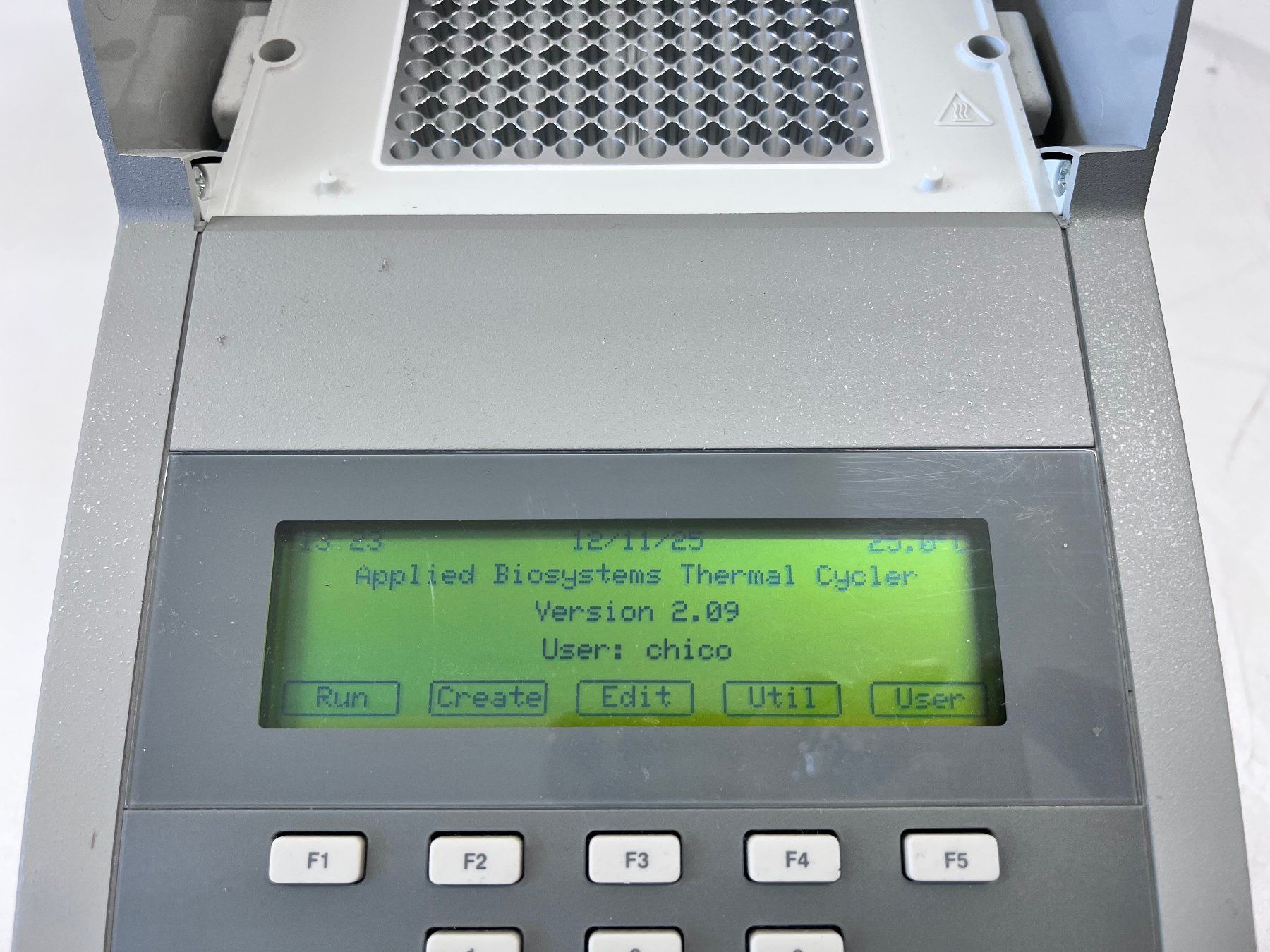 Accessori da laboratorio: Applied Biosystems 2720 Compact 96-Well PCR Thermal Cycler – Usato da Niederdorf venduto da LeptonAG_Labor 8