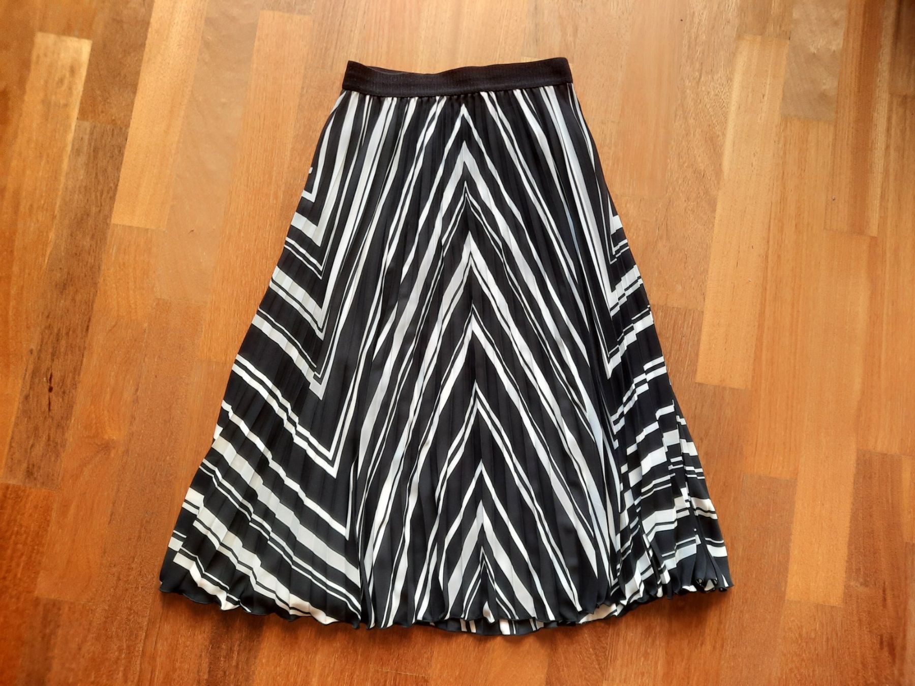 H&M Gonne: Damen pleesee Rock/Jupe Gr.36 – Usato da Buchs SG venduto da miska01