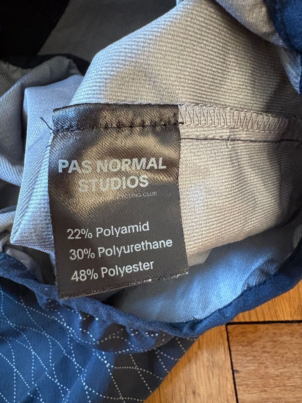 Pas Normal Studios Gilets: PAS NORMAL STUDIOS – D'occasion à Zürich par triangular 4