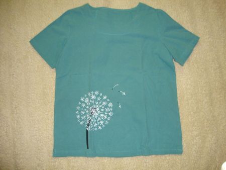 grüne Damenbluse mit Pusteblume