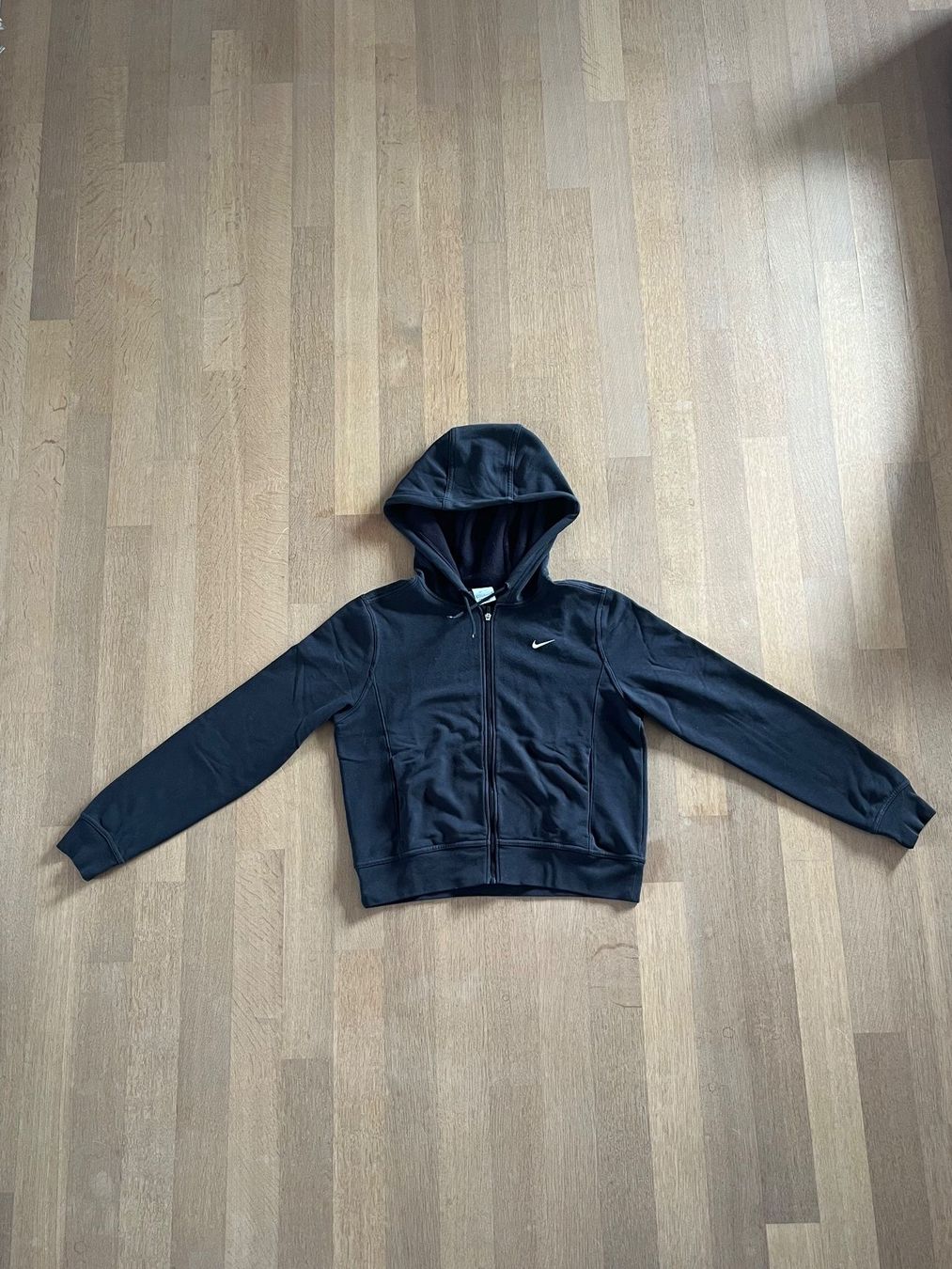 Nike Maglioni & Felpe: Nike Jäckchen/Pulli schwarz – Usato da Laupen BE venduto da lee_ym6v