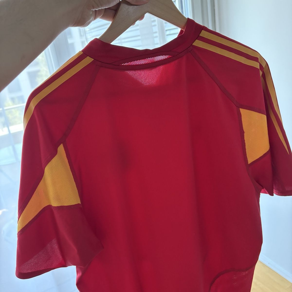 Adidas Leibchen & Hosen: Spanien Trikot Adidas 2004 – Gebraucht aus Winterthur von LaBodega 9
