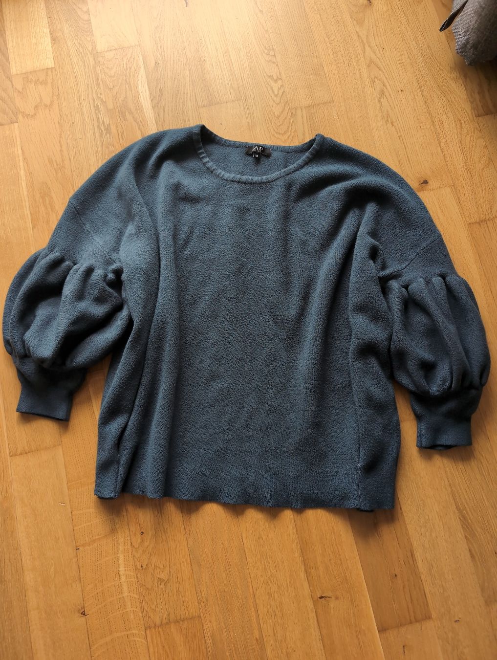 Maglioni & Felpe: Blauer Pullover Gr. M mit Puffärmeln von Avant Premiere – Usato da Unterägeri venduto da Fiobi