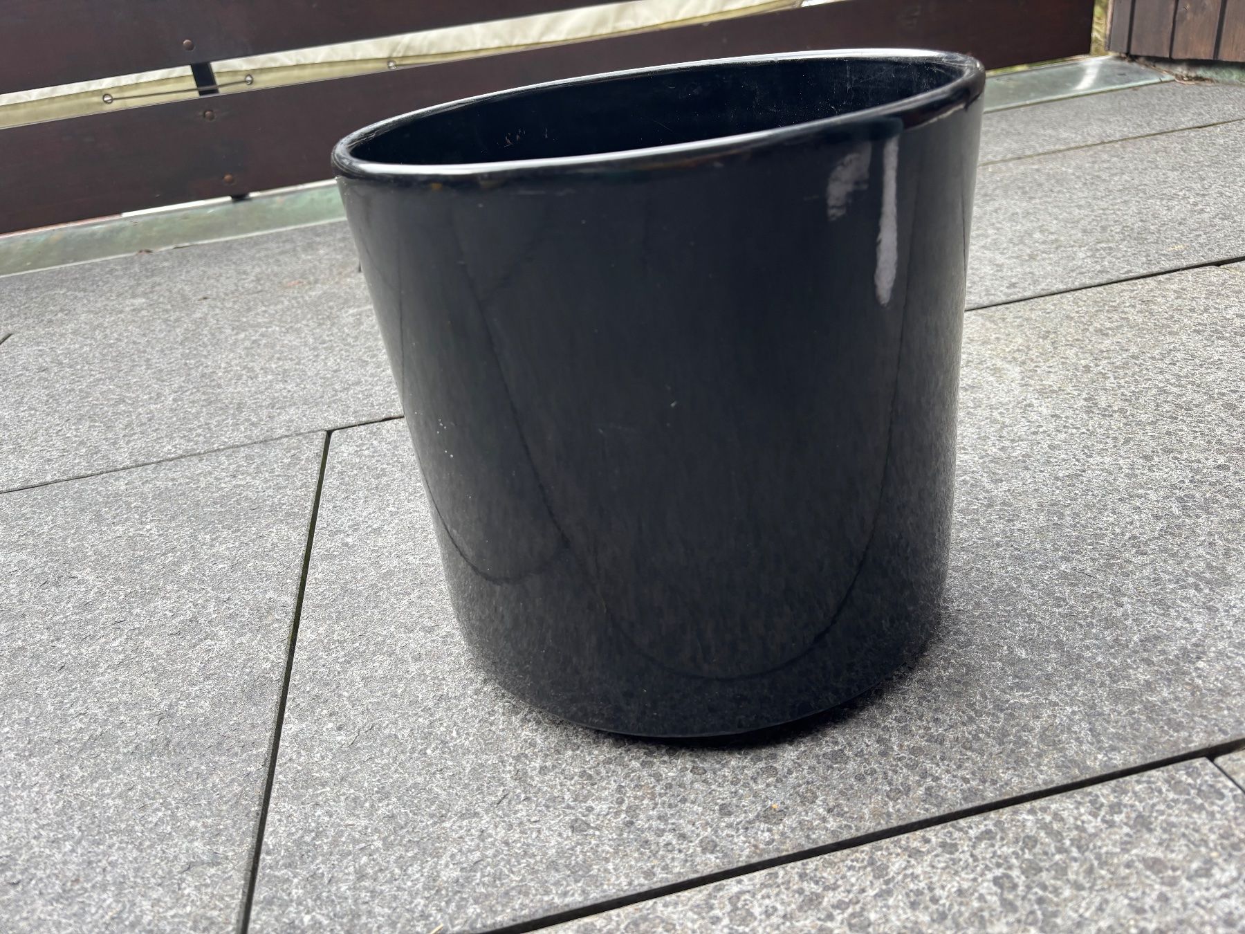 Pots de fleurs: Schwarzer Blumenübertopf – D'occasion à Stallikon par Rsiri