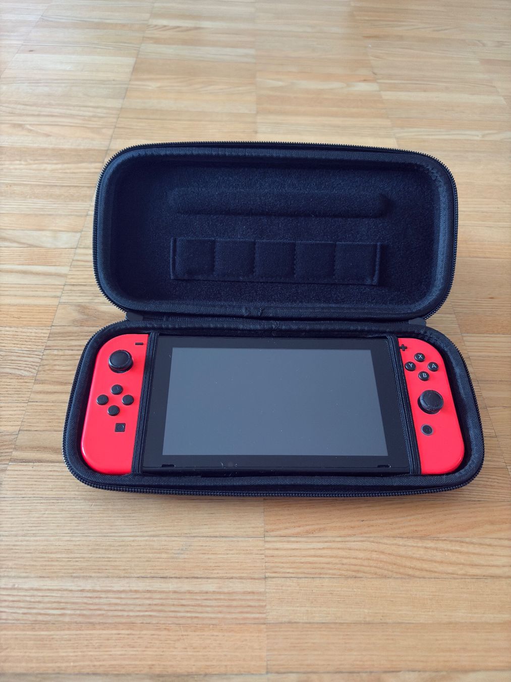 Nintendo Console: Nintendo Switch mit Zubehör – Usato da Nänikon venduto da anie1973 5