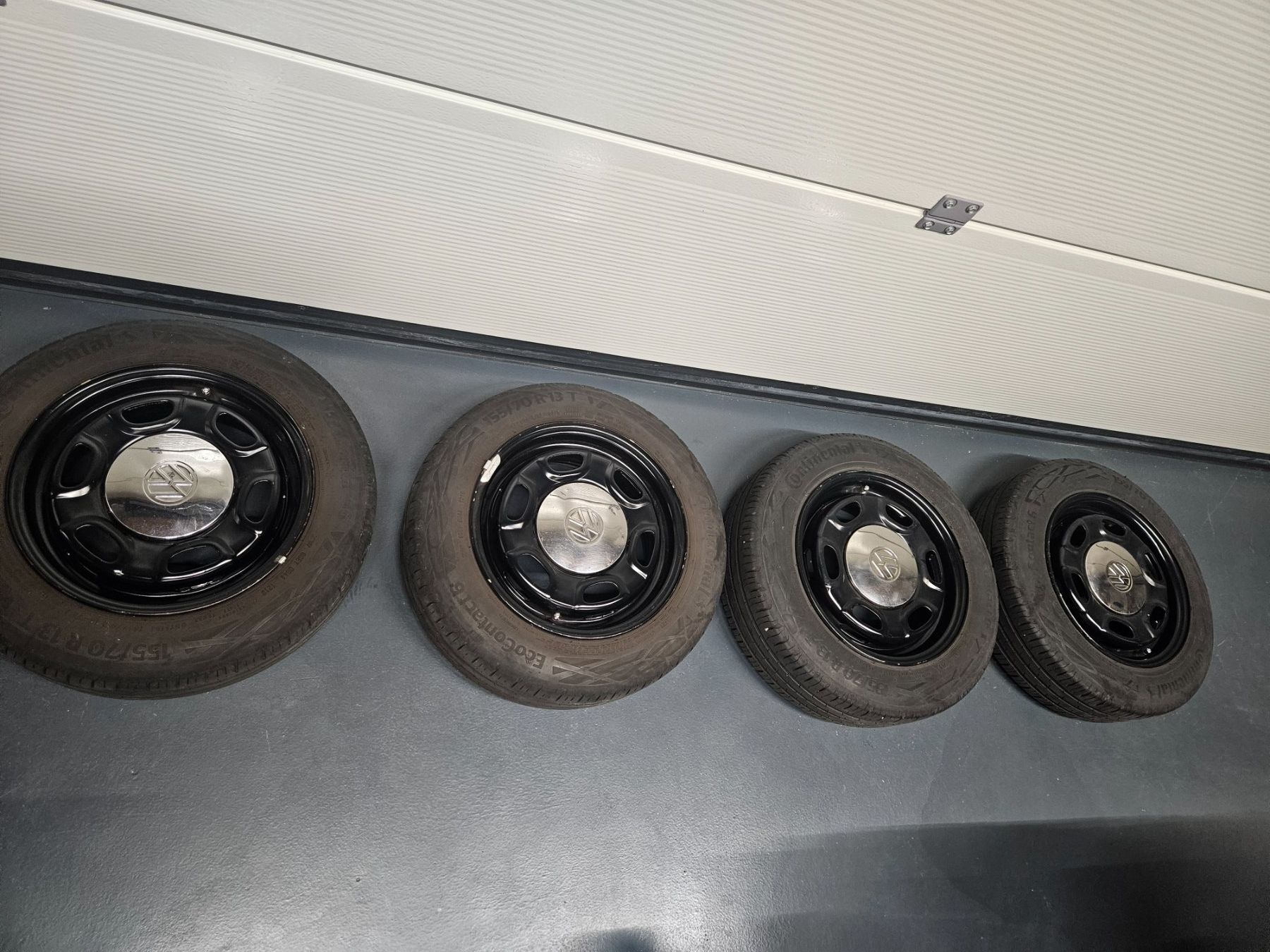 Volkswagen Pneumatici & Ruote complete: 13Zoll VW Komplett-Räder – Usato da Kallnach venduto da Aircooler