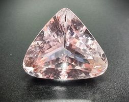 SPLENDIDE Kunzite 29.93 ct - CERTIFICAT 3'590.- Fr