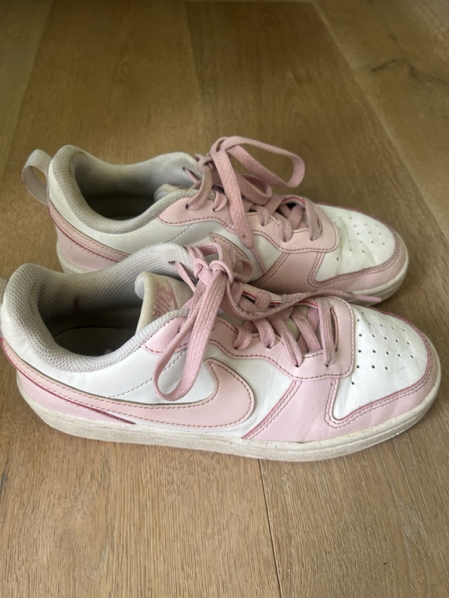 Nike Scarpe da donna: Nike Sneakers Grösse 37.5  – Usato da Emmen venduto da cocowalk 4