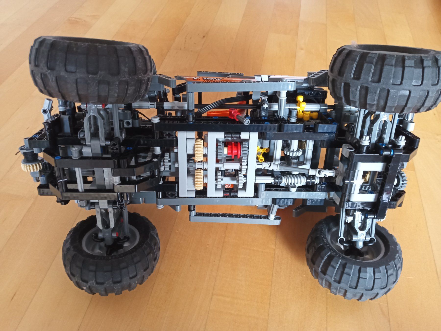 Lego Kit di costruzioni: Lego Technic grosser Geländewagen 8297 – Usato da Landquart venduto da MariaMagna 3