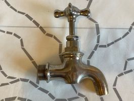 Vintage Wasserhahn mit Keramikbeschriftung (#1)