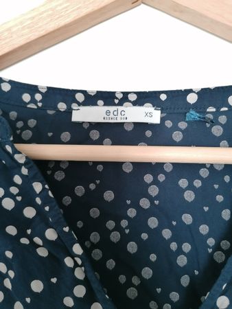 edc Bluse, gepunktet, Viskose, Grösse XS, Dunkelblau
