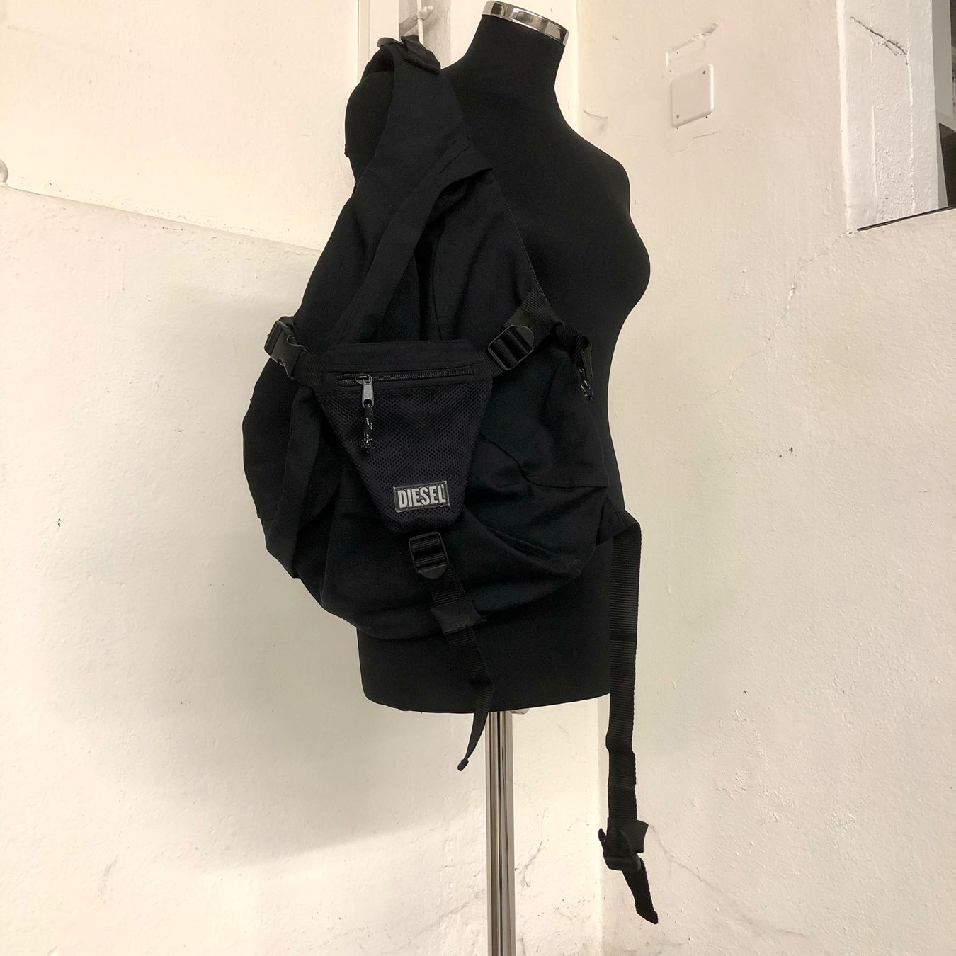 Diesel Zaini: Vintage Diesel Rucksack schwarz – Usato da Brienz BE venduto da Kokolea84