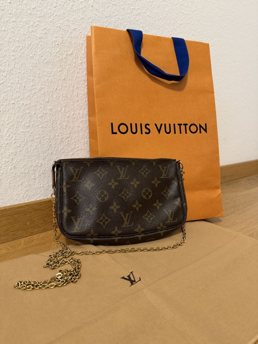 Borse da donna: Vuitton Pochette Accessoires Tasche aus Monogram Canvas – Usato da Dübendorf venduto da odsi1 4