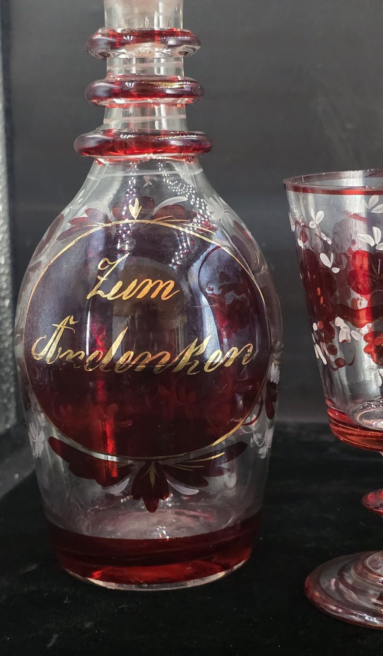 Karaffen: Karaffe mit Stöpsel, Buntglas mit 1 Glas – Gebraucht aus Rorschacherberg von snOOpydOg11 4