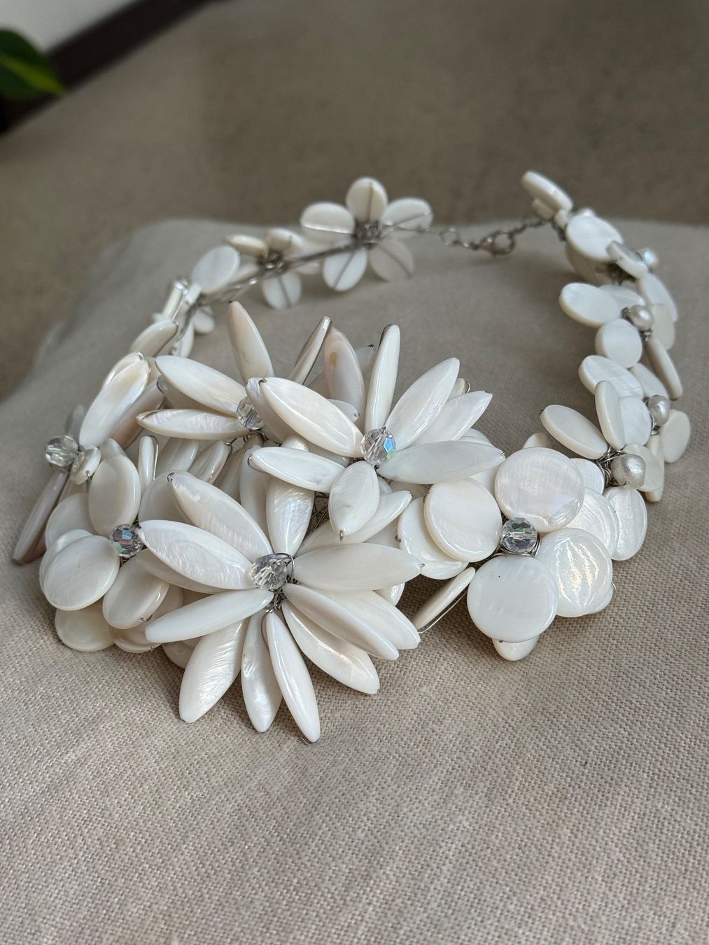 Ketten: Halskette mit Blumen aus Perlmutt weiss – Neu (gemäss Beschreibung) aus Brütten von Rod816 6