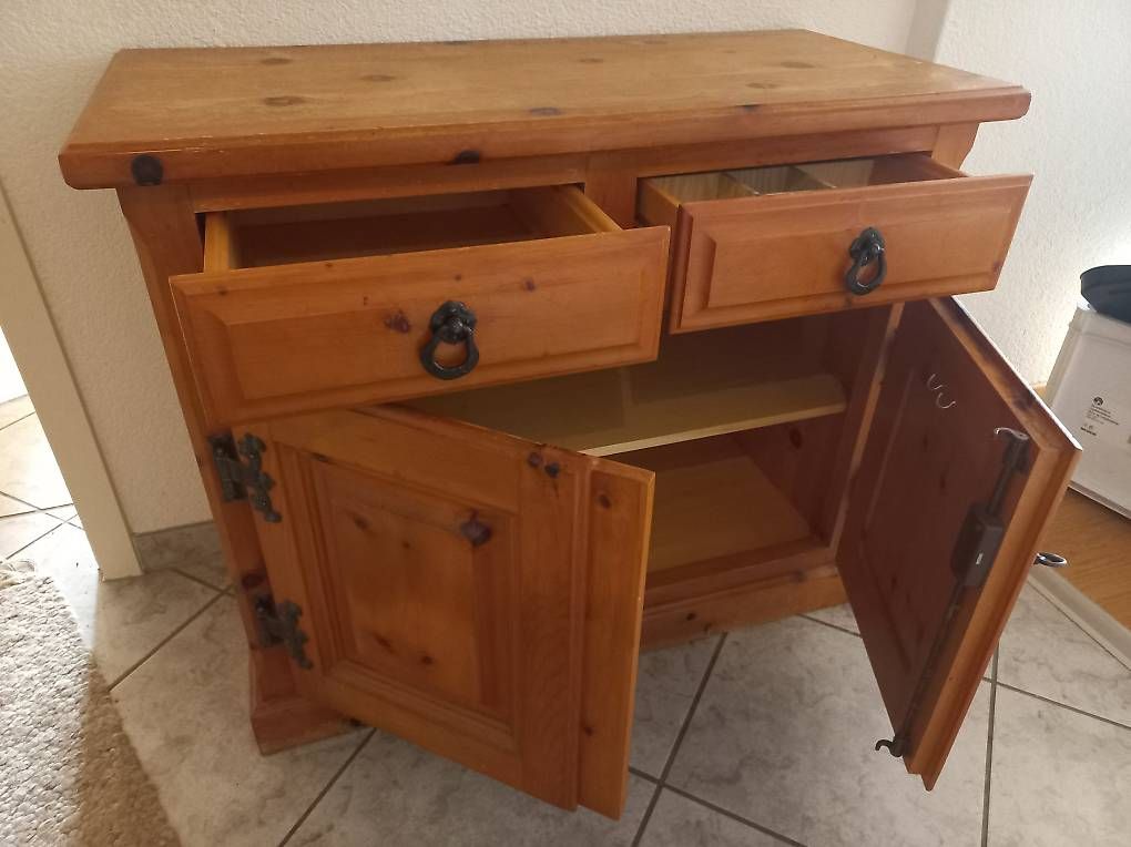 Kommoden: Holzkommode / Sideboard im Landhausstil – Gebraucht aus Wattwil von DKgo 1