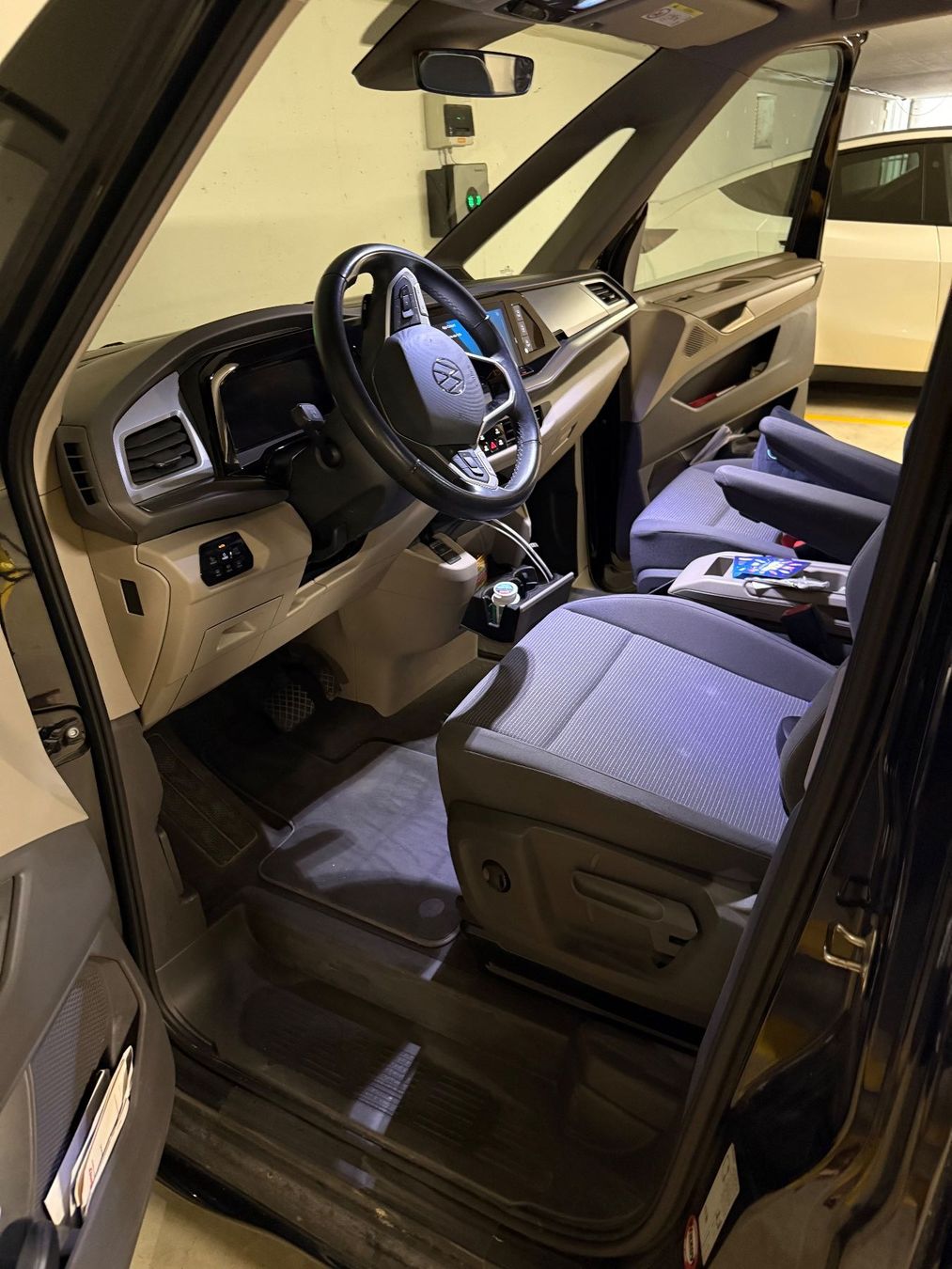 VW Autos: T7 Multivan lang – D'occasion à Henggart par Klebstoff 2