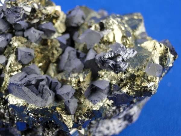 Minerali & Pietre curative: Chalkopyrit mit Galena – Usato da Schinznach Bad venduto da Demerald 7