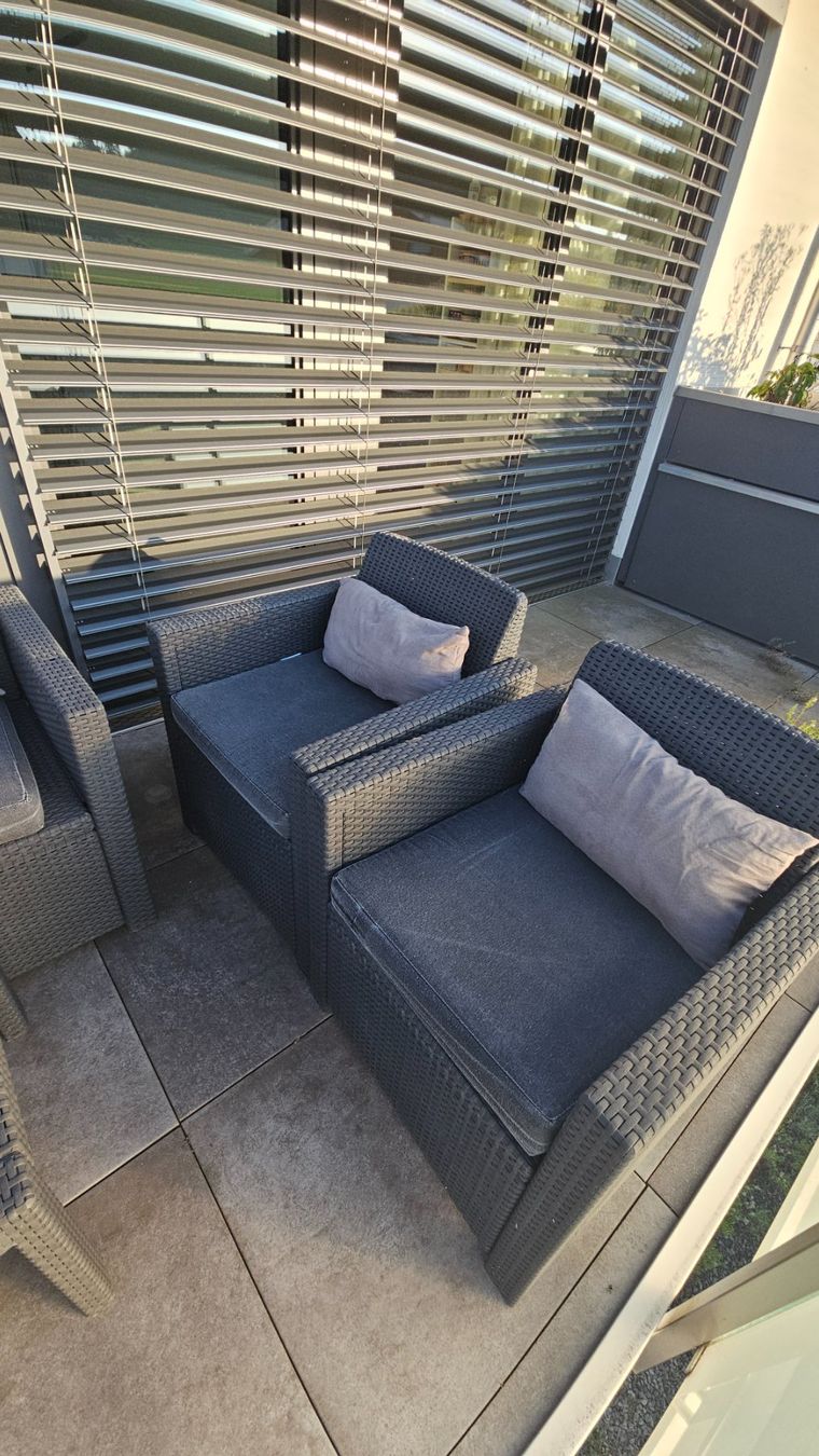 Set di tavolo e panche: Rattan Lounge für den Garten – Usato da Biberist venduto da MaxP9 1