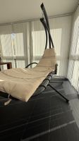 Moderne Schwebeliege mit Gestell – Relaxen mit Stil