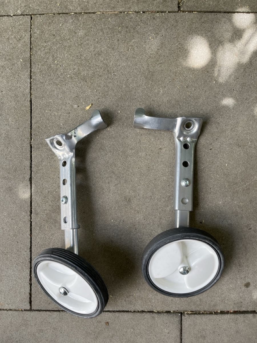 Sonstiges zum Lager & Transport: Paire de roulettes pour vélo enfant - Idéal pour l'été! 🚴 – Gebraucht aus Zürich von Asmir70 1